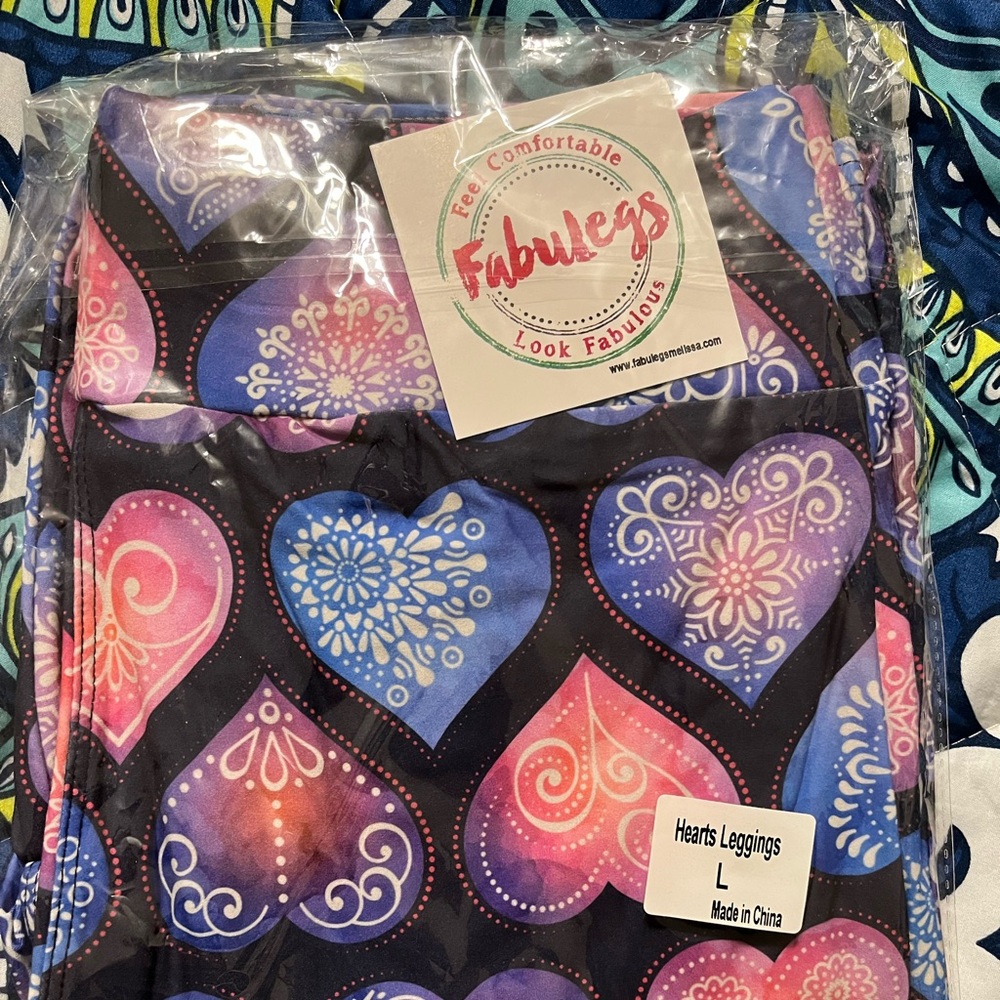 New in package Fabulegs heart leggings, size large